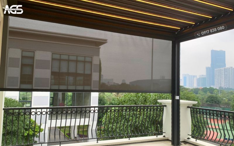 2 bộ mành mát tự động AGS vừa che nắng, cản gió, vừa đảm bảo sự riêng tư cho gia đình