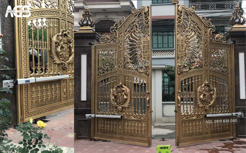 Cổng xoay tự động mở ra tại lối vào của một biệt thự sang trọng