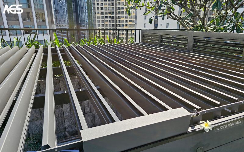 Mái nhôm xếp lật AGS-NXGR giúp hoàn thiện không gian sống đẳng cấp tại The Albany
