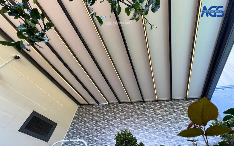 Mái xếp khung nhôm tự động còn được tích hợp đèn LED cực thẩm mỹ