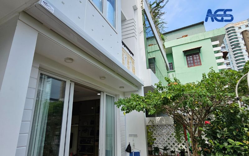 Mái hiên cao cấp dễ dàng thu gọn và mở ra theo nhu cầu.