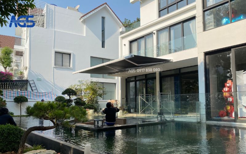 Toàn cảnh mái hiên tự động ngắm hồ cá Koi tại Vinhomes Riverside Long Biên