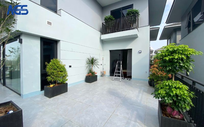 Hình ảnh ban công tầng 2 khi AGS đến khảo sát trực tiếp