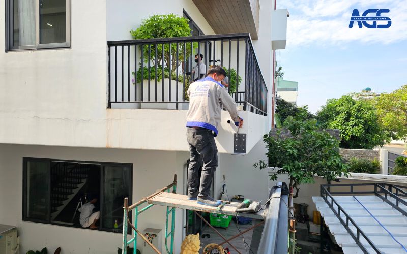 Nhân viên AGS thi công liên tục 2 ngày để hoàn thành