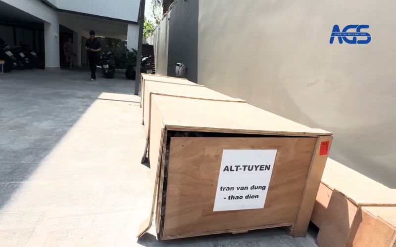 Mái che nguyên đai nguyên kiện được AGS vận chuyển từ kho Hà Nội vào