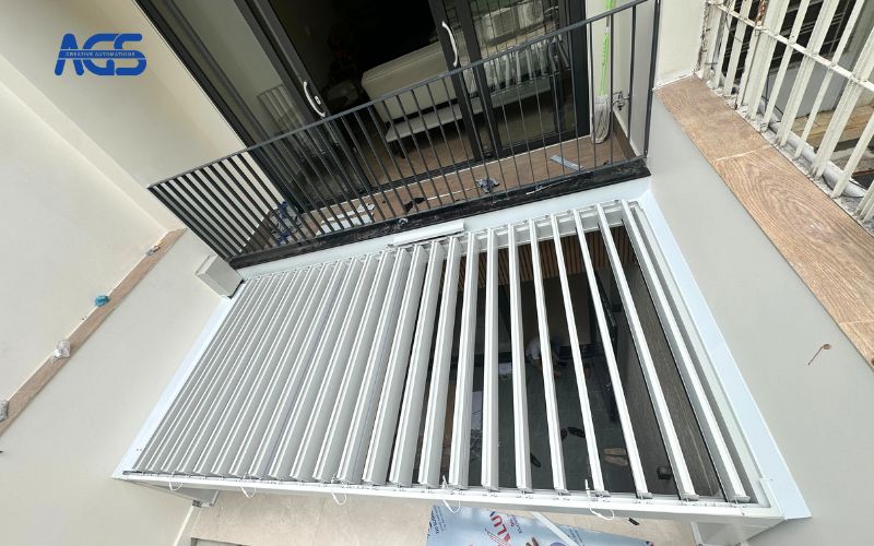 Mái che được lắp đặt chắc chắn, thẩm mỹ cao.