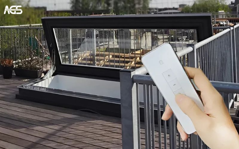 Cửa tự động cho phép đóng mở linh động để lấy sáng và thông khí cho ngôi nhà