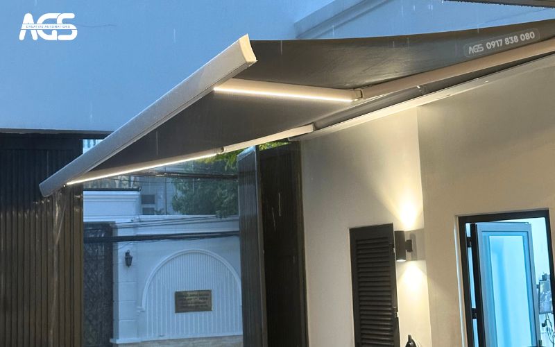 Mái hiên tăng thêm tính thẩm mỹ cho không gian mặt tiền