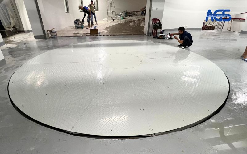 Mâm quay xe hơi AGS được lắp âm sàn, thẩm mỹ cao.