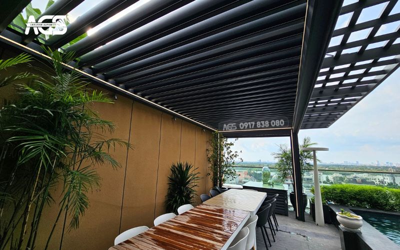 Mái nhôm và mành mát tạo nên chòi xếp cực chất