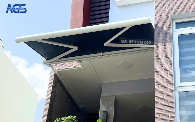 Mái hiên khung trắng, bạt xám cực đẹp.