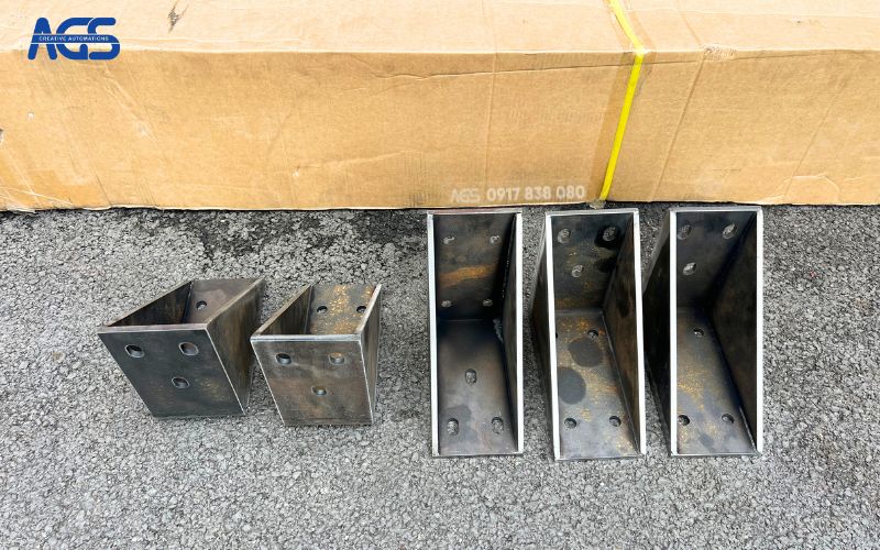 Khung nhôm cao cấp, phụ kiện Inox 304 chính hãng của mái hiên.