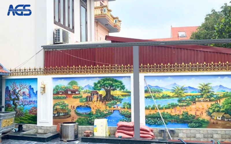 Trụ chữ T được lắp sát bên tường rào.