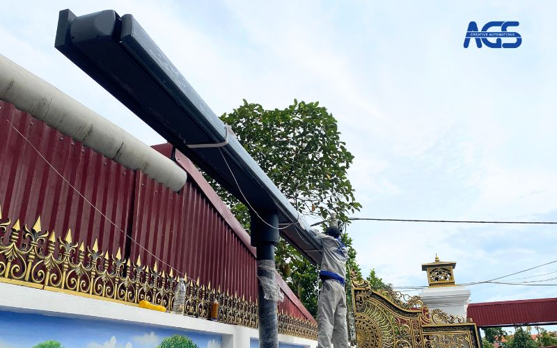 Mái che với trụ chữ T siêu cứng cáp.