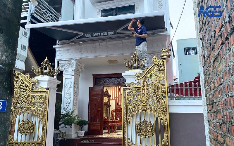 Mái hiên 2 tay càng chắc chắn.