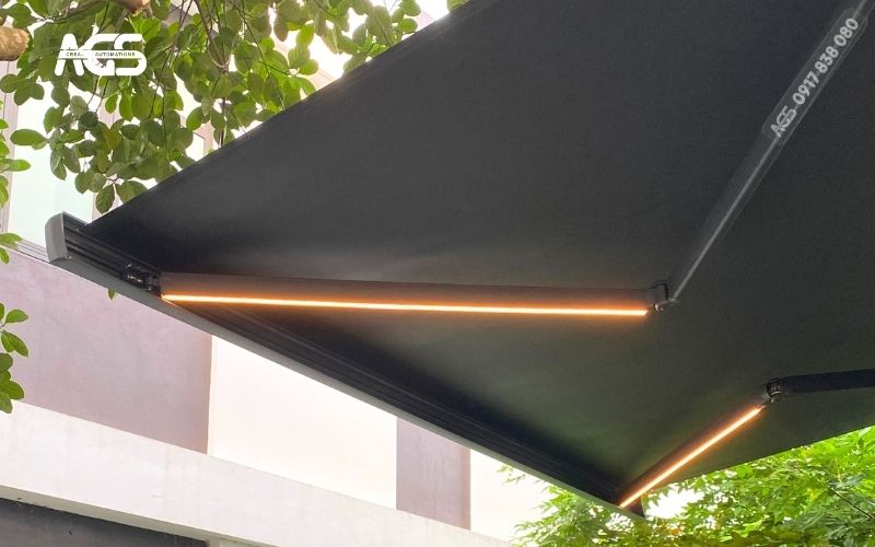 Sản phẩm khung xám, bạt xám đi kèm đèn Led sang trọng