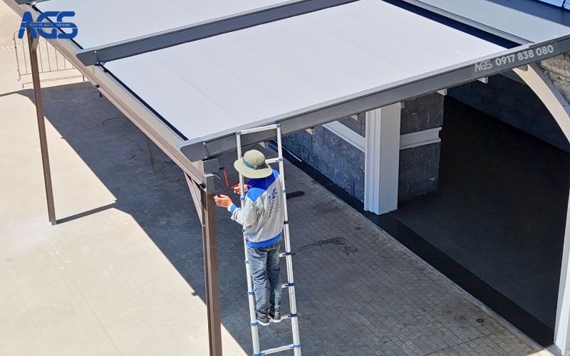 Nhân viên AGS lắp đặt tỉ mỉ từng công đoạn.