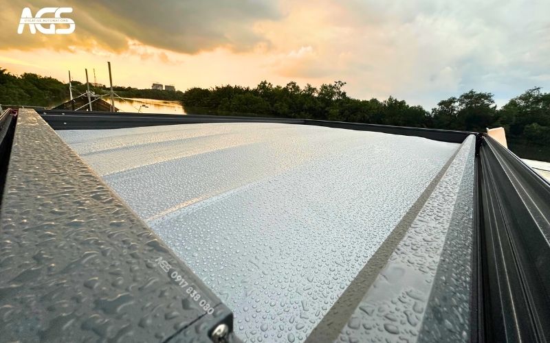 Mái bạt AGS chắn mưa 100%.