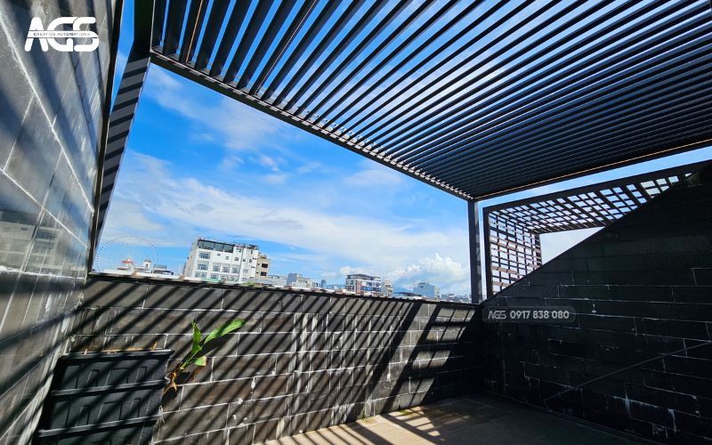 Mái che mở 90 độ đóng nắng gió