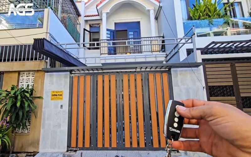 Tiến hành kiểm tra cổng tự động trước khi bàn giao cho khách hàng.