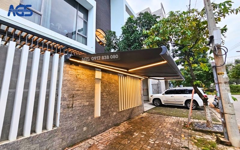 Mái che xe ô tô AGS được lắp trước nhà anh Trung
