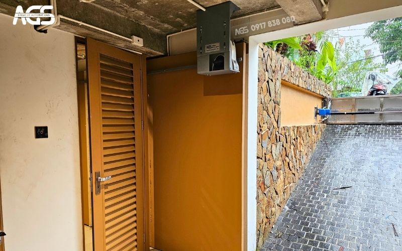 Mô tơ lắp trên bát treo an toàn và thẩm mỹ.