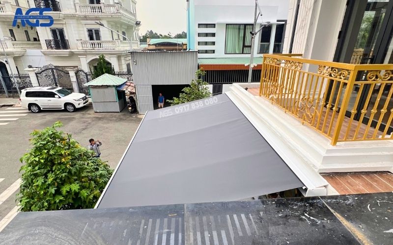 Vải bạt căng giúp thoát nước cực tốt.