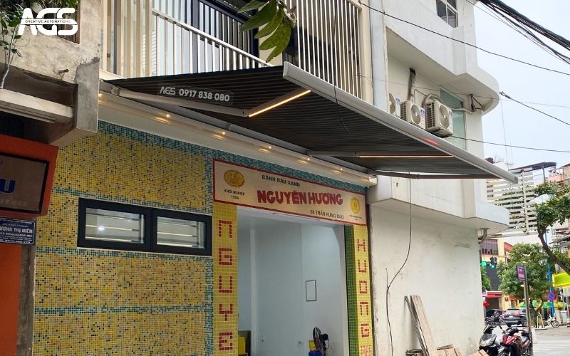 Mái che AGS đóng mở tự động, kích thước được điều chỉnh để phù hợp với quy định của thành phố.