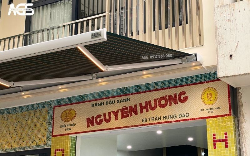 Mái hiên AGS làm nổi bật thương hiệu Nguyên Hương.