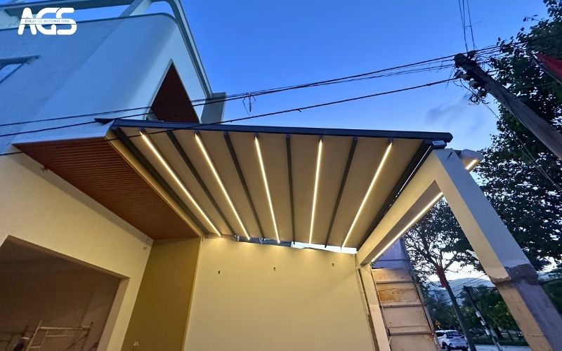 Mái bạt xếp có hệ đèn Led lung linh về đêm