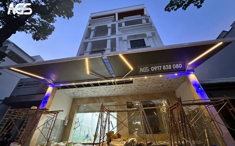 2 mái hiên NX-830 lắp trước mặt tiền công ty 5 tầng.