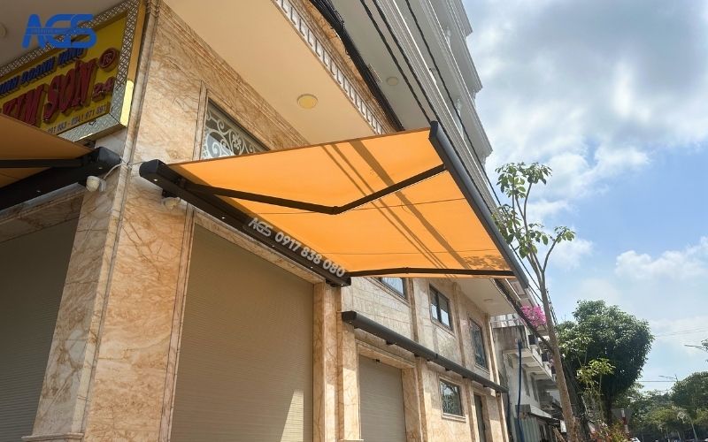 Sản phẩm có vải bạt màu capuchino rất phù hợp với tiệm vàng
