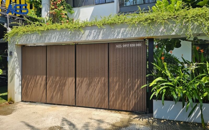 Hệ cổng 4 cánh dễ dàng đóng mở trong tích tắc.
