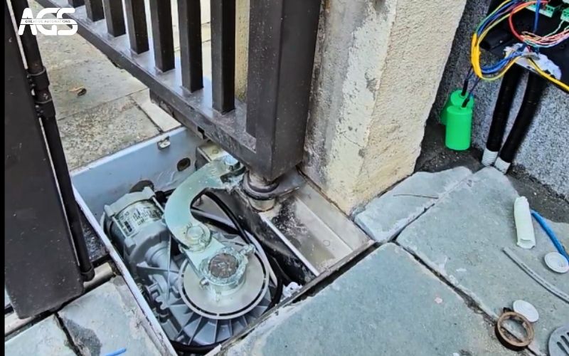Sản phẩm có hộp số lõi thép 100% kết hợp lớp vỏ hợp kim nhôm cao cấp phủ sơn chống oxy hóa.