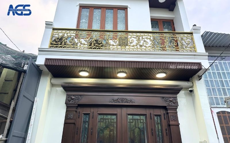 Mái hiên thu gọn lại, không gây ảnh hưởng đến hành lang giao thông.