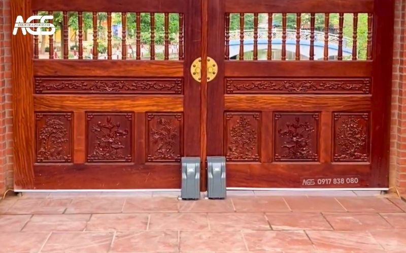 Motor gọn gàng, nặng chỉ 30kg nhưng lực kéo đến 1 tấn.