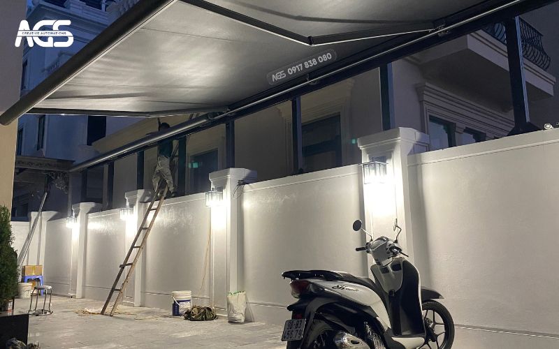 Hoàn thiện mái che khu đỗ xe tại biệt thự Bắc Giang