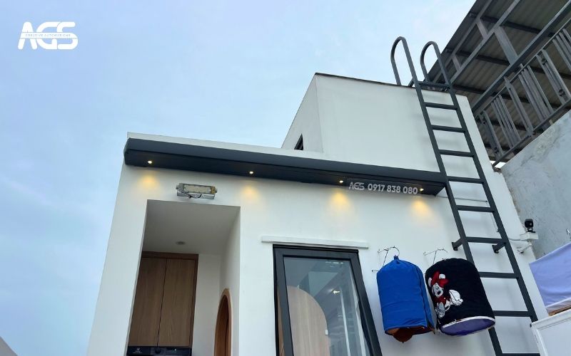 Khu vực sân thượng thoáng hơn, đẹp hơn với mái che AGS.